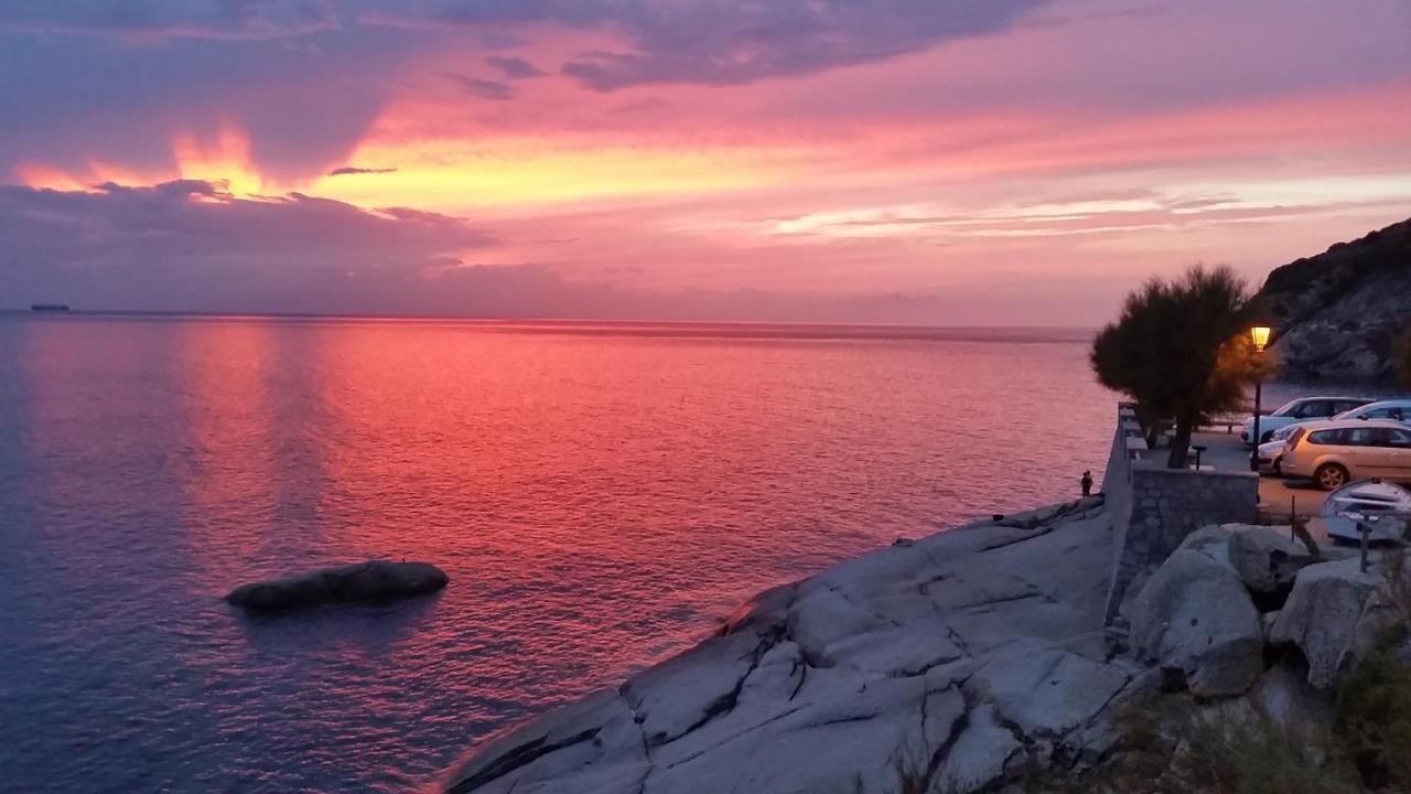 Appartamenti - Villa Mare Pomonte Buitenkant foto